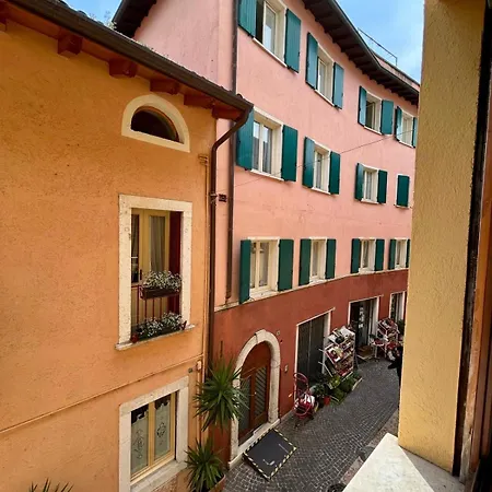 Appartamento Al Vittoriale Da Maja *